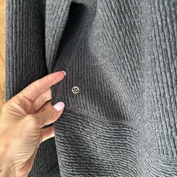 Lululemon Women’s Size Large Grey Retreat Yourself Textured Pullover Sweatshirt - Picture 8 of 15